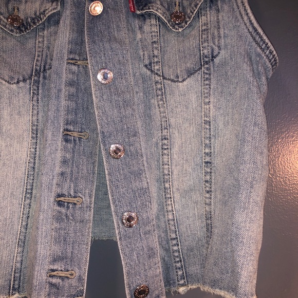 Vintage Levi’s sleeveless jacket - Picture 2 of 3